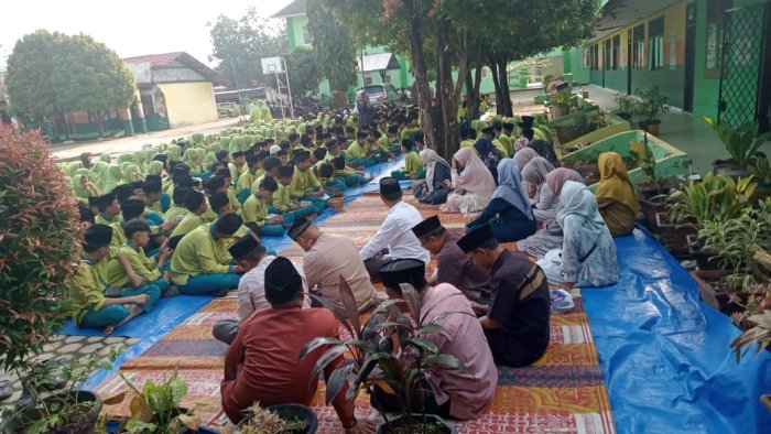 MTsN 2 Bungo Laksanakan Yasinan dan Tahlil Rutin Jumat MTsN 2 Bungo Laksanakan Yasinan dan Tahlil Rutin Jumat