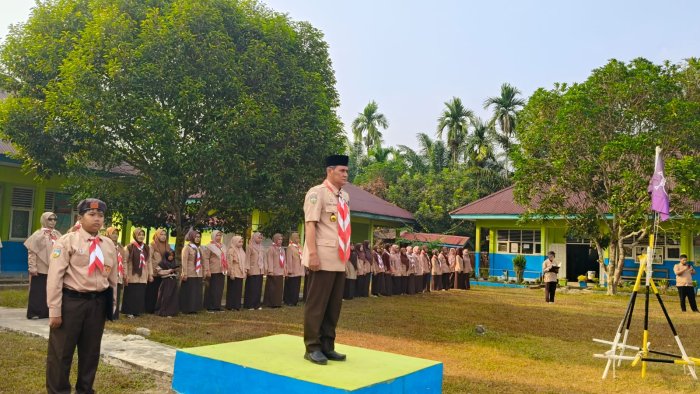 MTsN 5 Tebo Peringati HUT Pramuka ke-65 dengan Upacara Gabungan