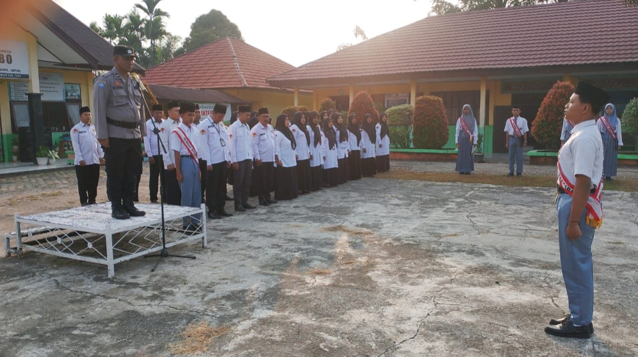 AIPDA OKA MAHENDRA. PS. KANIT BKTM POLRES TEBO, PEMBINA UPACARA DI MAN 2 TEBO. AIPDA OKA MAHENDRA. PS. KANIT BKTM POLRES TEBO, PEMBINA UPACARA DI MAN 2 TEBO.