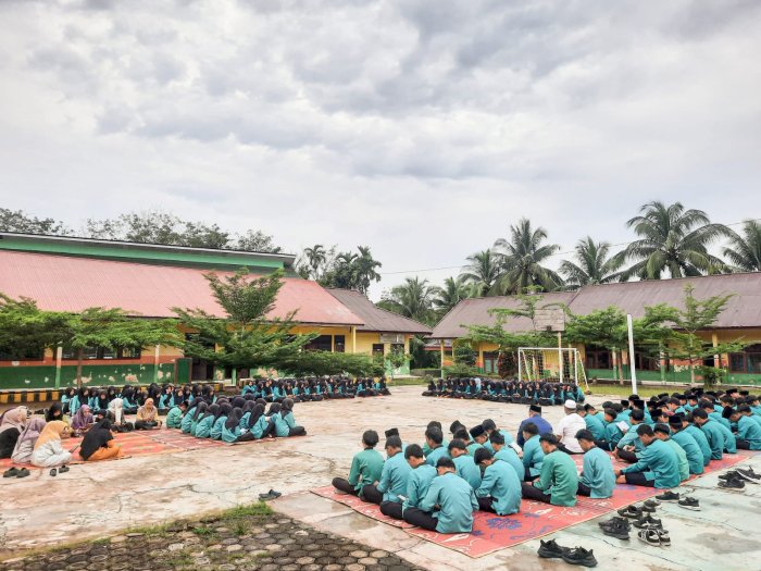 Kepala MTsN 1 Bungo Beri Arahan dan Apresiasi Usai Pembacaan Surah Yasin Kepala MTsN 1 Bungo Beri Arahan dan Apresiasi Usai Pembacaan Surah Yasin