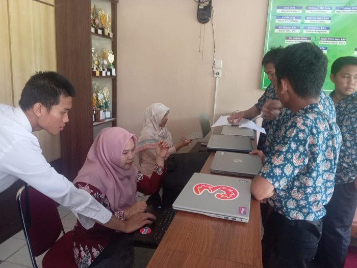 Proktor dan Teknisi Instal Aplikasi TKA, Siapkan Ujian Berbasis Digital! Proktor dan Teknisi Instal Aplikasi TKA, Siapkan Ujian Berbasis Digital!