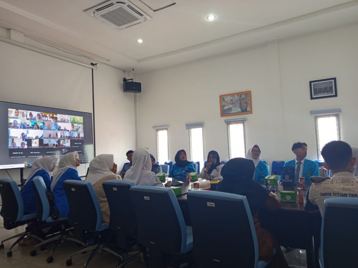 Nopita Trimadani dan Indri Sulvira Siswa MAN 2 Bungo ikut lomba duta BPJS Kesehatan Nopita Trimadani dan Indri Sulvira Siswa MAN 2 Bungo ikut lomba duta BPJS Kesehatan