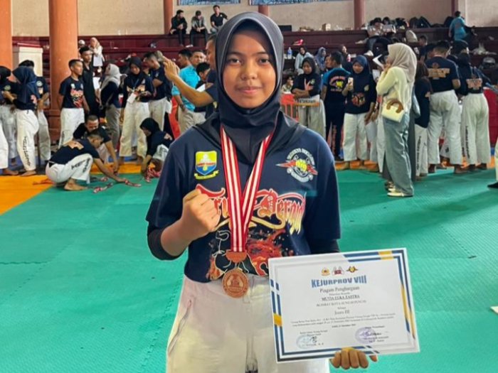 Bangga! Mutia Elka Zastra Harumkan Nama MAN 1 Kerinci di Kejuaraan Provinsi