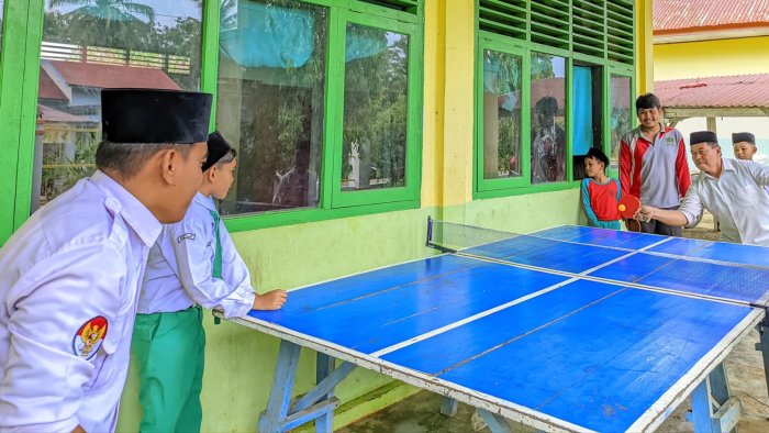 Jeda Sejenak, Guru MIN 4 Tebo Manfaatkan Waktu untuk Bermain Tenis Meja Setelah Masa Sibuk Jeda Sejenak, Guru MIN 4 Tebo Manfaatkan Waktu untuk Bermain Tenis Meja Setelah Masa Sibuk
