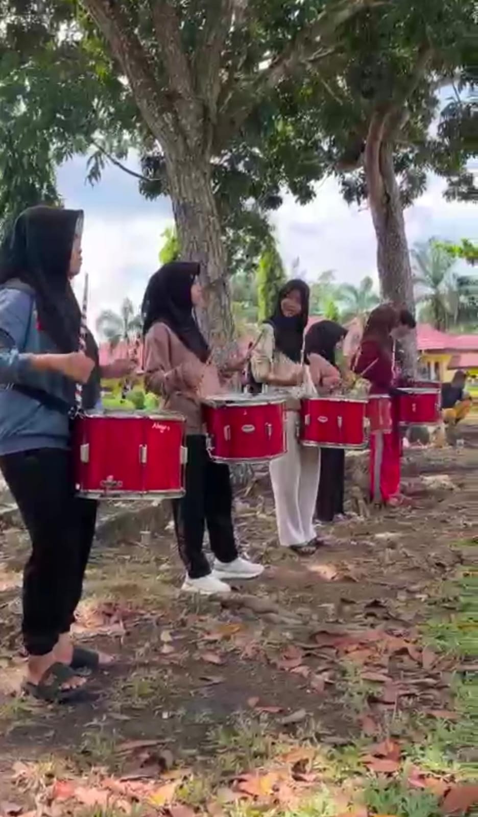 Siswa MAN 2 Tebo Manfaatkan Waktu Libur Berlatih Drumband Siswa MAN 2 Tebo Manfaatkan Waktu Libur Berlatih Drumband
