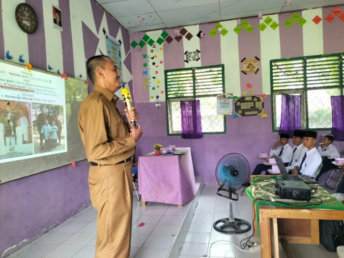 25 Siswa MTsN 5 Tebo Ikuti Sosialisasi Kependudukan 25 Siswa MTsN 5 Tebo Ikuti Sosialisasi Kependudukan