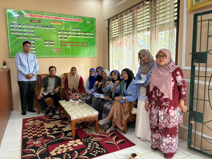 Tim Sosialisasi Kampus IAI YASNI Bungo Kunjungi MAN 2 Bungo Tim Sosialisasi Kampus IAI YASNI Bungo Kunjungi MAN 2 Bungo