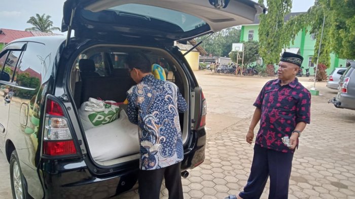 Wujud Empati Madrasah, Wali Kelas Kunjungi dan Bantu Keluarga Siswa yang Berduka Wujud Empati Madrasah, Wali Kelas Kunjungi dan Bantu Keluarga Siswa yang Berduka