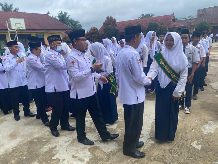 Majelis Guru MTsN 2 Bungo Apresiasi Pengurus OSIM Baru Majelis Guru MTsN 2 Bungo Apresiasi Pengurus OSIM Baru
