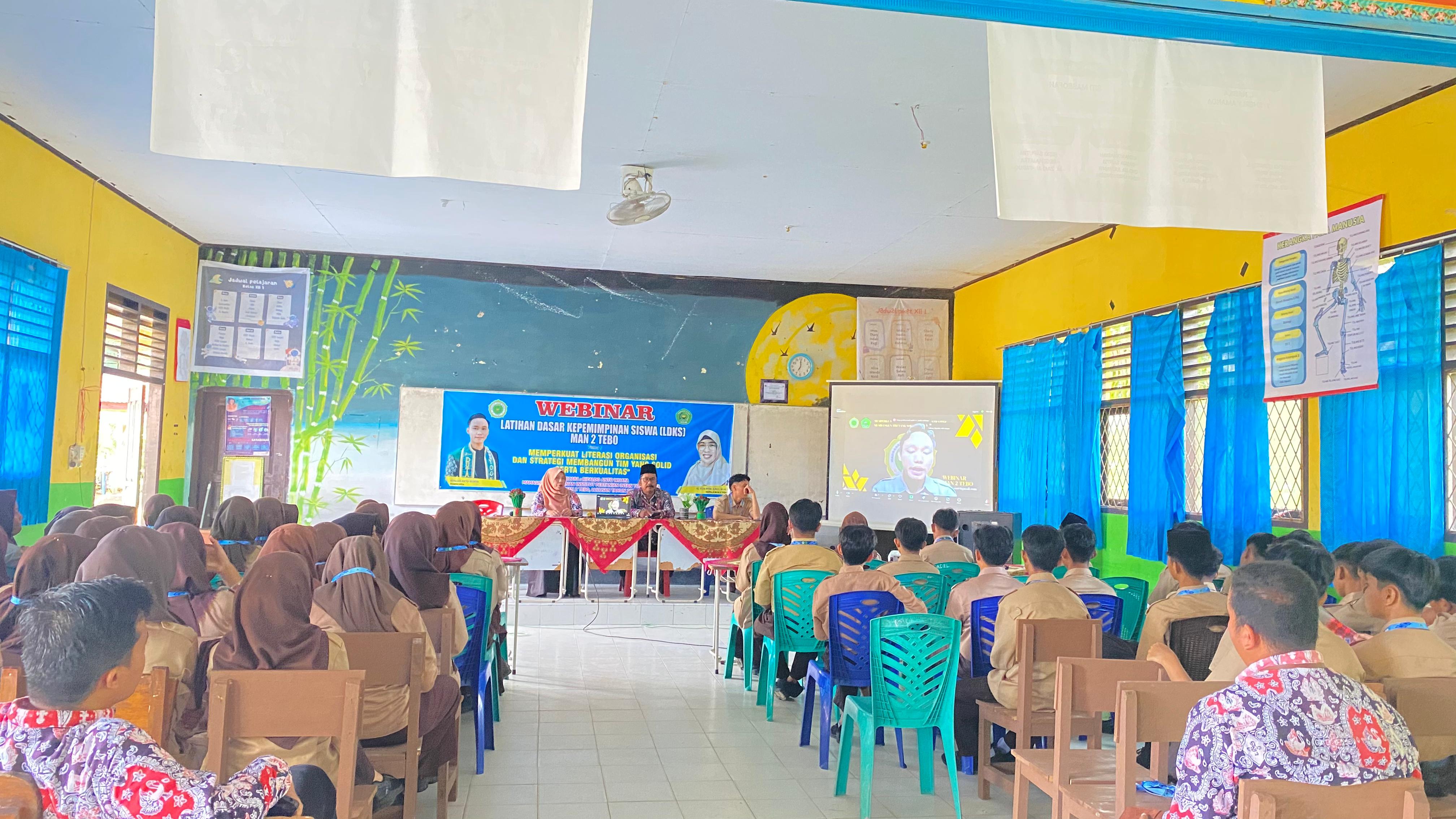 LATIHAN KEPEMIMPINAN DASAR SISWA MAN 2 TEBO GANDENG ALUMNI