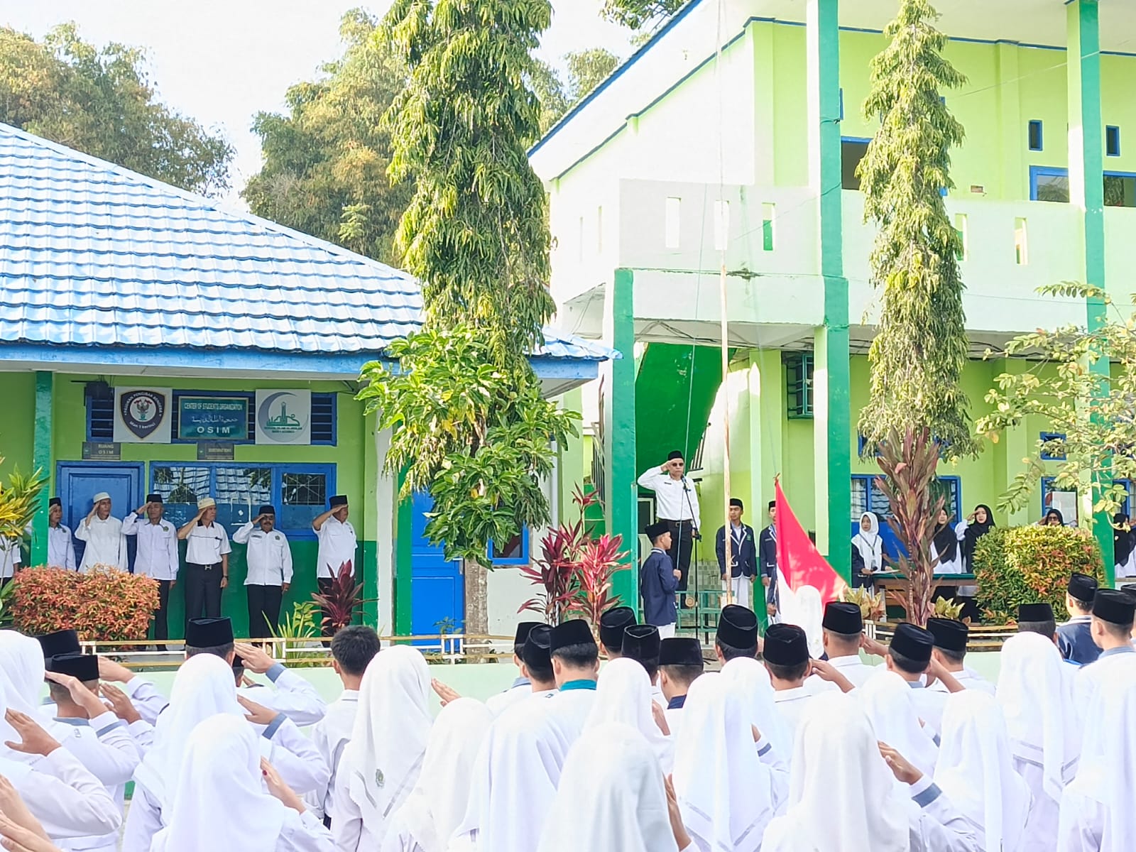 Hari Pertama Upacara Bendera Tahun Ajaran 2025/2026, Kepala MAN 1 Kerinci Bertindak Sebagai Pembina Hari Pertama Upacara Bendera Tahun Ajaran 2025/2026, Kepala MAN 1 Kerinci Bertindak Sebagai Pembina
