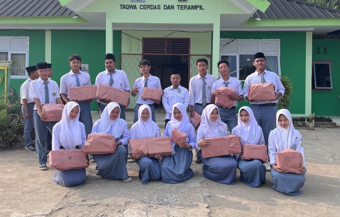 MAN 1 Tanjung Jabung Timur Bagikan Hadiah Lomba HUT RI ke-81 MAN 1 Tanjung Jabung Timur Bagikan Hadiah Lomba HUT RI ke-81