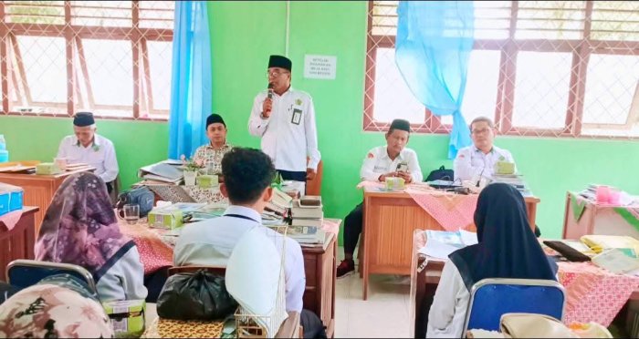 Kepala Madrasah dan Pendamping PPL Sampaikan Pesan Kebersamaan