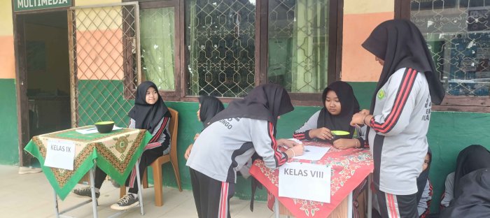 Memasuki Semester Genap, Program Pemberian Vitamin untuk Siswi MTsN 2 Bungo Kembali Aktif Memasuki Semester Genap, Program Pemberian Vitamin untuk Siswi MTsN 2 Bungo Kembali Aktif