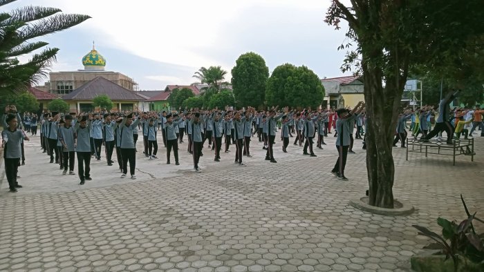 Tubuh Sehat, Jiwa Kuat MTsN 2 Bungo Budayakan Senam Sehat
