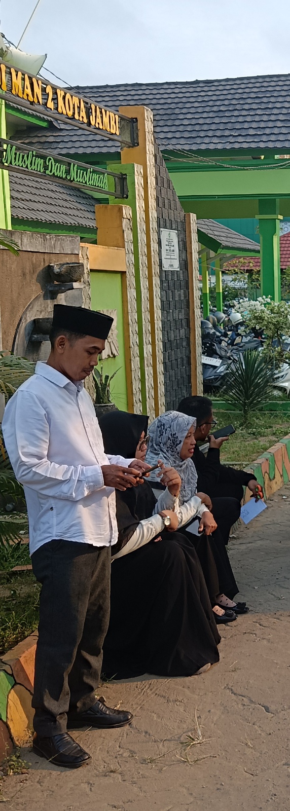 Kesiswaan MAN 2 Kota Jambi Tegakkan Disiplin Siswa: Fokus pada Upacara, Kehadiran, dan Belajar Kesiswaan MAN 2 Kota Jambi Tegakkan Disiplin Siswa: Fokus pada Upacara, Kehadiran, dan Belajar