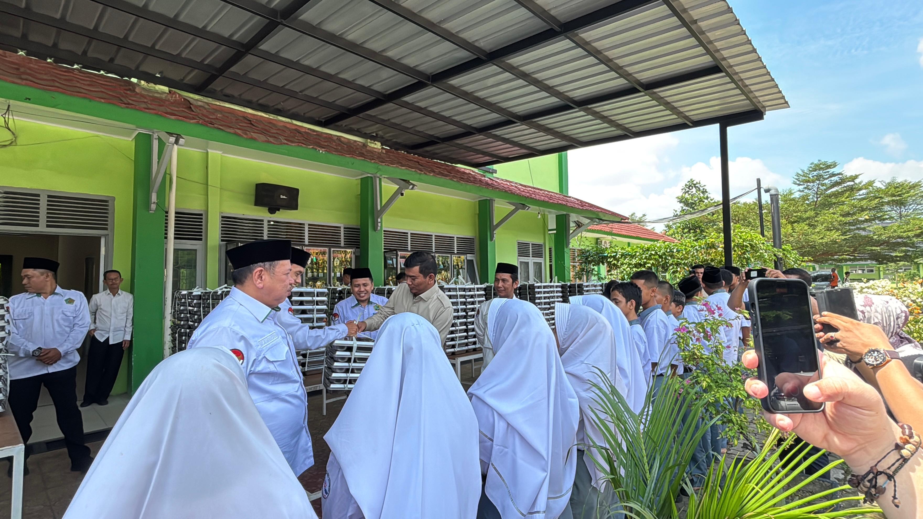 Kunjungan ke MAN 2 Kota Jambi, Rocky Candra Janji Perkuat Sarana Pendidikan Kunjungan ke MAN 2 Kota Jambi, Rocky Candra Janji Perkuat Sarana Pendidikan