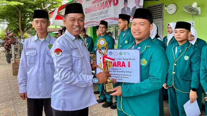 Hilal Abiyu Rus’an, Santri yang Jatuh Cinta pada Bahasa Arab Hilal Abiyu Rus’an, Santri yang Jatuh Cinta pada Bahasa Arab