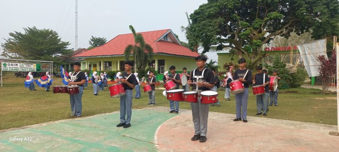 Gencar Berlatih, Siswa MAN 2 Bungo Siapkan Penampilan Drumband Terbaik Gencar Berlatih, Siswa MAN 2 Bungo Siapkan Penampilan Drumband Terbaik