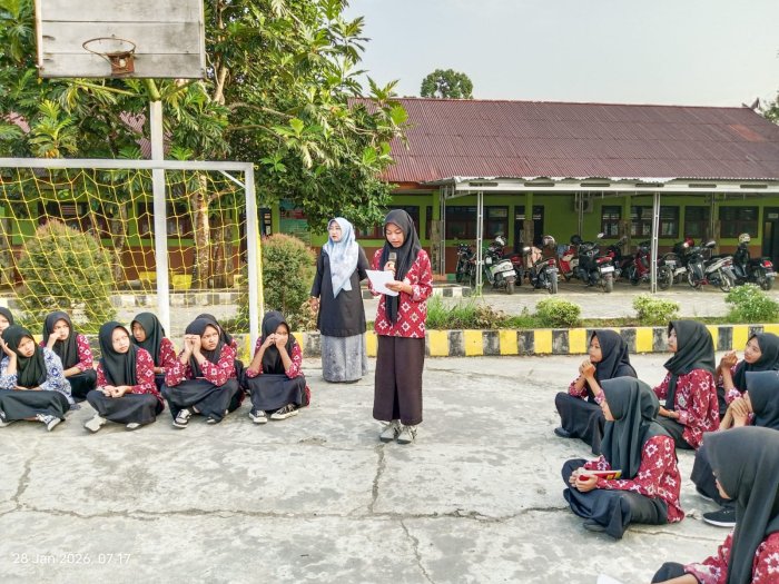 Pembiasaan Pagi Muhadharah MTsN 1 Bungo Berlangsung Sukses, Siswa Tampil Percaya Diri dan Inspiratif Pembiasaan Pagi Muhadharah MTsN 1 Bungo Berlangsung Sukses, Siswa Tampil Percaya Diri dan Inspiratif