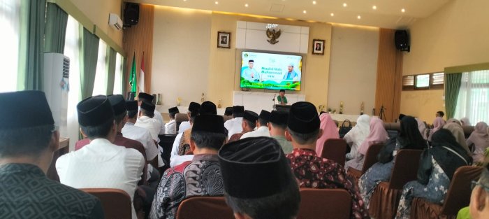 Perkuat Silaturahmi dan Spiritualitas, Kepala MTsN 1 Batang Hari Ikuti Peringatan Maulid Nabi SAW Bersama Jajaran Kemenag