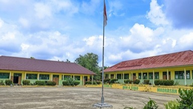 Pembina Pramuka MIN 4 Tebo Pastikan Kesiapan Perlengkapan Pribadi Siswa