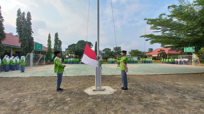 Siswa Kelas XII C MAN 2 Bungo Tampil Gemilang, Sukses Jalankan Tugas Upacara dengan Disiplin dan Penuh Tanggung Jawab Siswa Kelas XII C MAN 2 Bungo Tampil Gemilang, Sukses Jalankan Tugas Upacara dengan Disiplin dan Penuh Tanggung Jawab