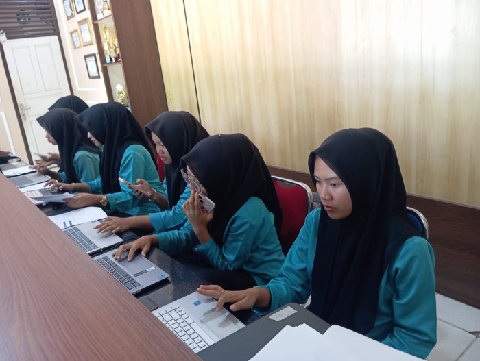Sesi Keempat Simulasi OMI 2026 Bidang Studi Kimia dan Biologi di MAN 2 Bungo Berjalan Lancar