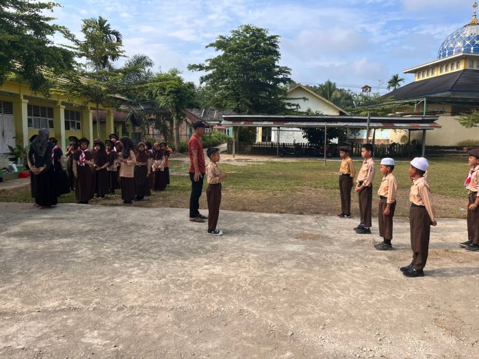Riuh Ceria di Lapangan, Siswa MIN 1 Muaro Jambi Antusias Ikuti Latihan Pramuka