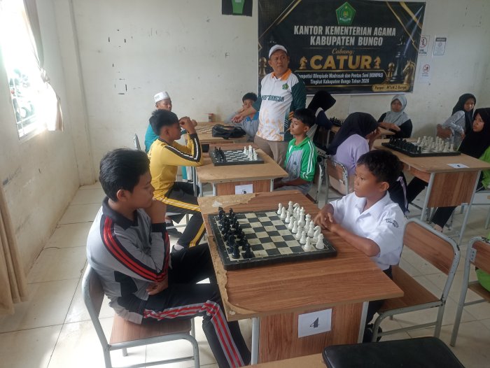 Dua Atlet Lari 100 Meter MTsN 2 Bungo Tampil Memukau di Ajang KOMPAS Madrasah 2026 Dua Atlet Lari 100 Meter MTsN 2 Bungo Tampil Memukau di Ajang KOMPAS Madrasah 2026
