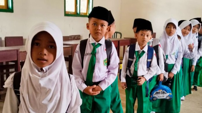 Penguatan Karakter Sejak Dini: Potret Pembiasaan Antre dan Adab Hafalan Surah Sebelum Bel Pulang di MIN 4 Tebo