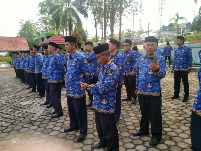 Kepala MTsN 5 Tebo Mengikuti Apel Gabungan di Kantor Kementerian Agama Kabupaten Tebo Kepala MTsN 5 Tebo Mengikuti Apel Gabungan di Kantor Kementerian Agama Kabupaten Tebo