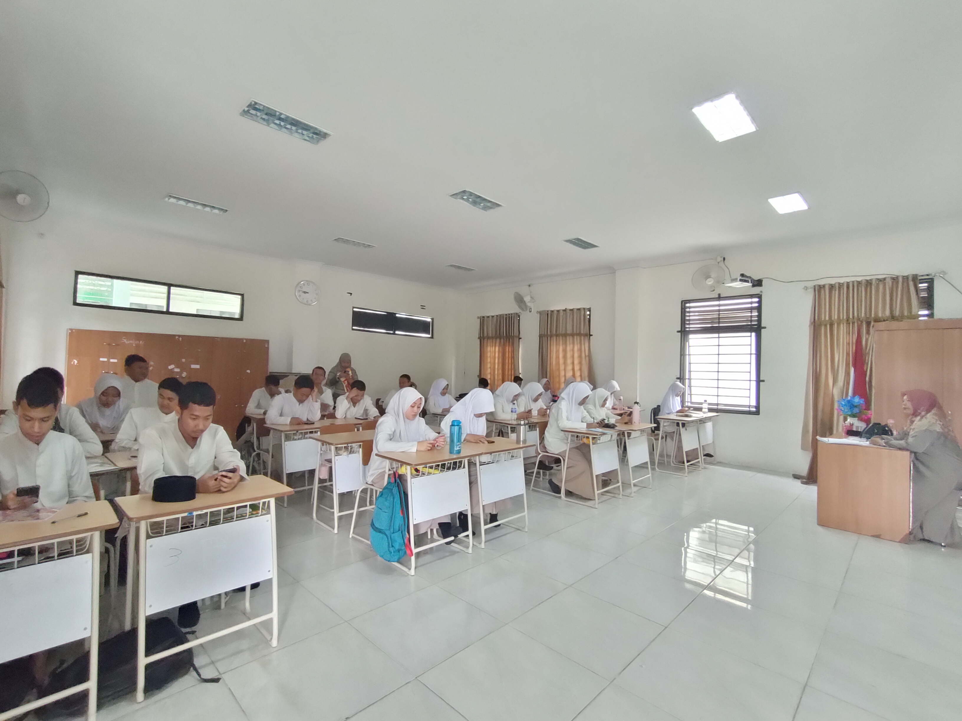 MAN 2 Kota Jambi Gelar TOBK Bersama Ganesha Operation, Latih Siswa Hadapi UTBK-SNBT