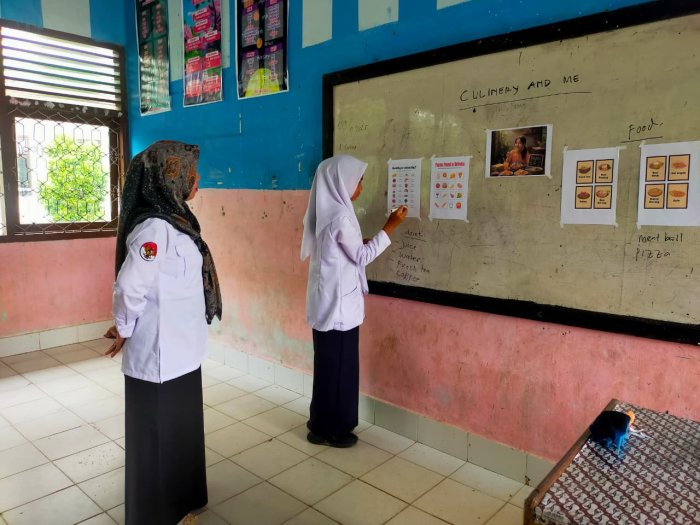 Bahasa Inggris Punya Lidah: Kelas VIIB Asah Kemampuan Deskripsi Makanan lewat materi Culinary & Me