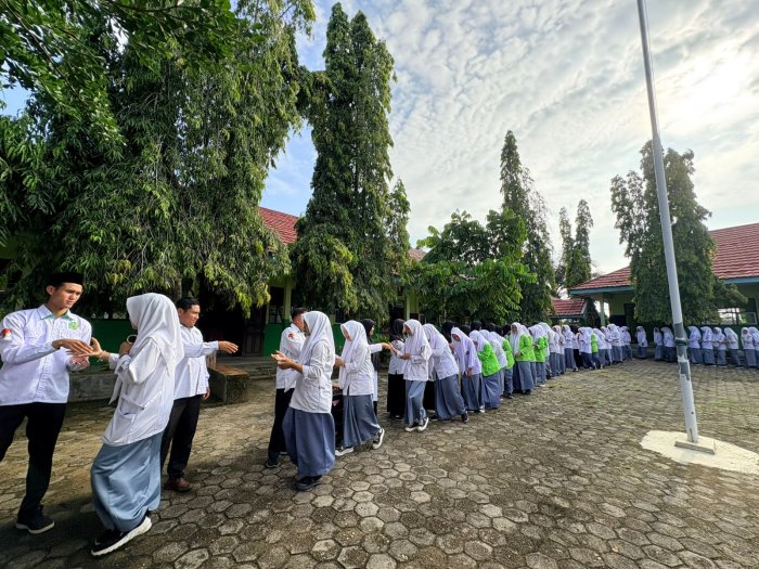 Hangat dan Penuh Makna, Salam-Salaman Warnai Kegiatan di MAN 2 Bungo Hangat dan Penuh Makna, Salam-Salaman Warnai Kegiatan di MAN 2 Bungo