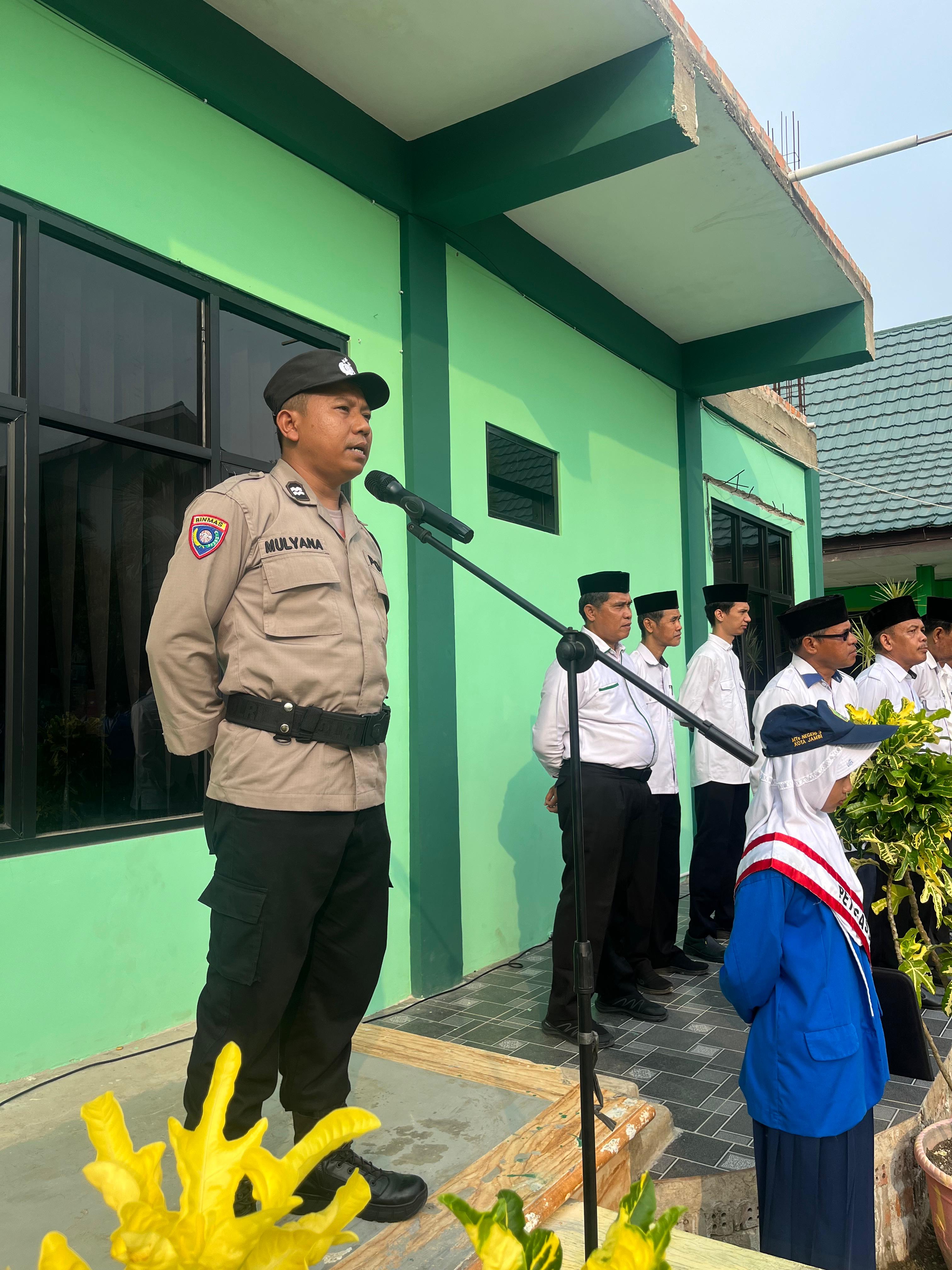 POLICE GOES TO SCHOOL‼ï¸Antisipasi Kenakalan Remaja, MTsN 3 Kota Jambi Gandeng Polsek Jambi Selatan POLICE GOES TO SCHOOL‼ï¸Antisipasi Kenakalan Remaja, MTsN 3 Kota Jambi Gandeng Polsek Jambi Selatan