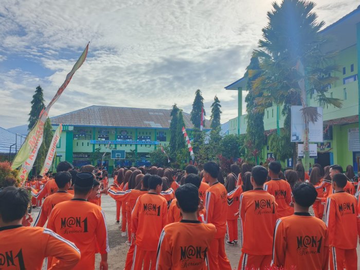 MAN 1 Kerinci Gelar Senam Pagi Sebelum PBM Dimulai MAN 1 Kerinci Gelar Senam Pagi Sebelum PBM Dimulai