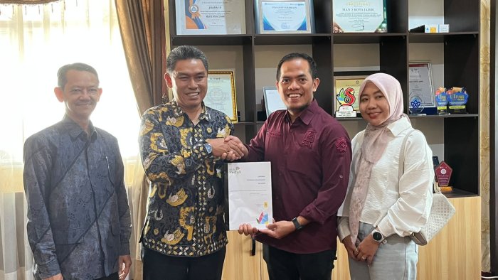 MAN 2 Kota Jambi Terima Bantuan TJSL PLN, Perkuat Fasilitas Laboratorium MAN 2 Kota Jambi Terima Bantuan TJSL PLN, Perkuat Fasilitas Laboratorium