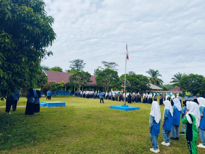 Pancasila Perekat Bangsa: MTsN 5 Tebo Gelar Upacara Hari Kesaktian Penuh Makna Pancasila Perekat Bangsa: MTsN 5 Tebo Gelar Upacara Hari Kesaktian Penuh Makna