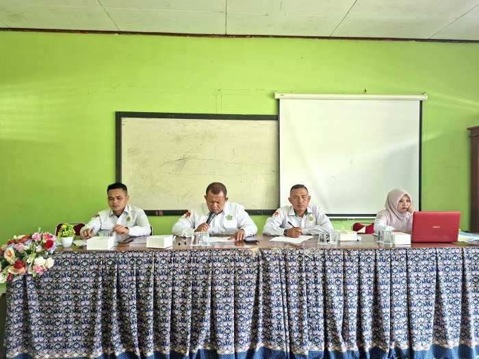 MTsN 1 Bungo Gelar Rapat Evaluasi Semester Genap, Matangkan Program Sambut Tahun Ajaran Baru MTsN 1 Bungo Gelar Rapat Evaluasi Semester Genap, Matangkan Program Sambut Tahun Ajaran Baru