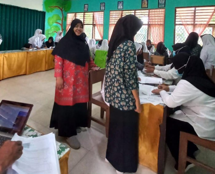 Hari Kedua Pemeriksaan Gratis, Puskesmas Muara Bungo II Fokuskan Edukasi Gizi & Kesehatan Reproduksi di MAN 2 Bungo Hari Kedua Pemeriksaan Gratis, Puskesmas Muara Bungo II Fokuskan Edukasi Gizi & Kesehatan Reproduksi di MAN 2 Bungo