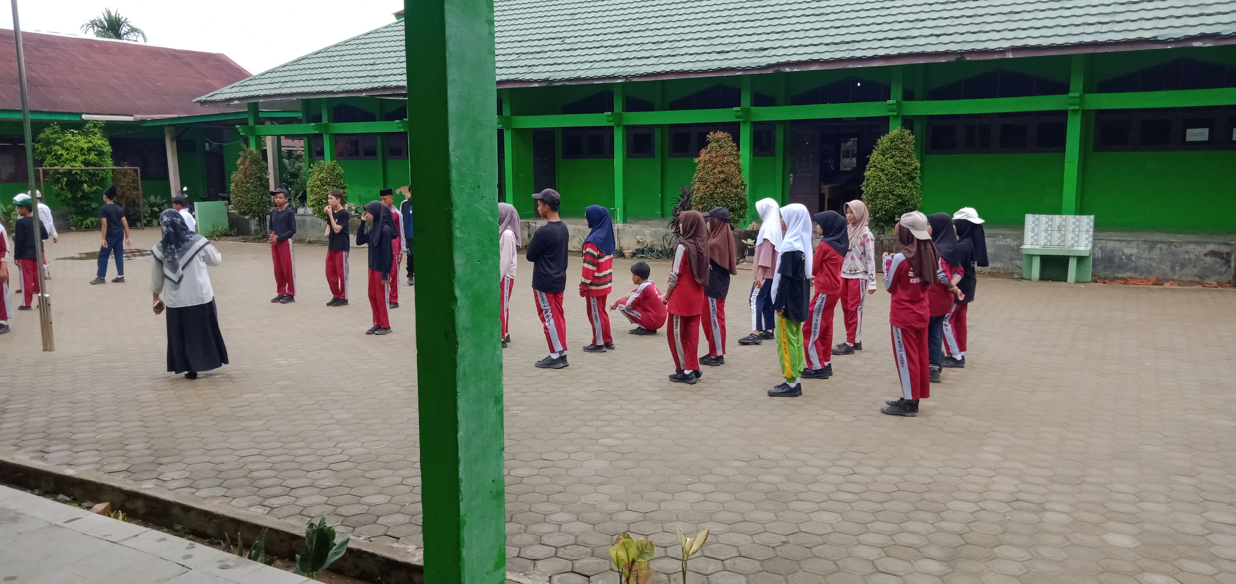 LATIHAN INTENSIF PASKIBRA MTs NEGERI 1 KOTA JAMBI MENJELANG HARI KEMERDEKAAN