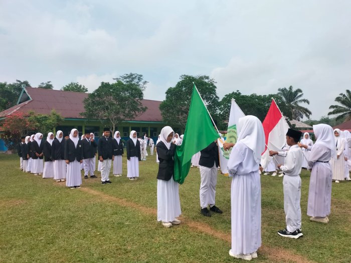 Kepala MTsN 5 Tebo Lantik Pengurus OSIM Baru