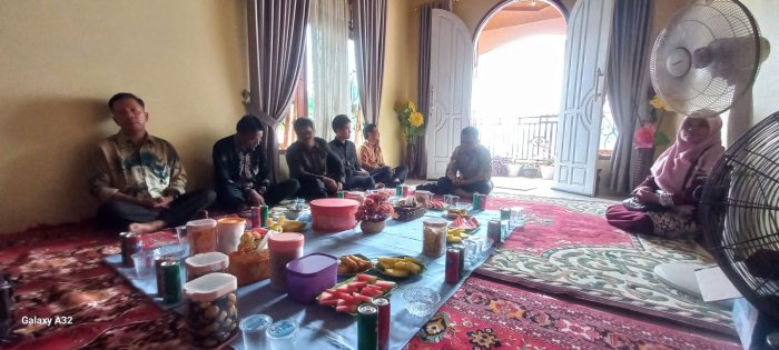 Hangat Penuh Kebersamaan, Guru MAN 2 Bungo Gelar Halal Bihalal di Kediaman Ibu Yulisma, S.Pd Hangat Penuh Kebersamaan, Guru MAN 2 Bungo Gelar Halal Bihalal di Kediaman Ibu Yulisma, S.Pd