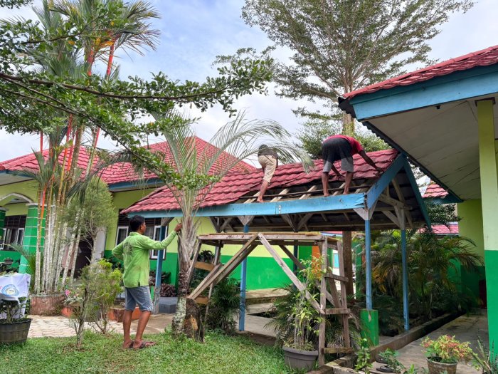 MAN 2 Bungo Lakukan Pembongkaran Ruang Penghubung Kelas Demi Tingkatkan Kenyamanan Belajar MAN 2 Bungo Lakukan Pembongkaran Ruang Penghubung Kelas Demi Tingkatkan Kenyamanan Belajar