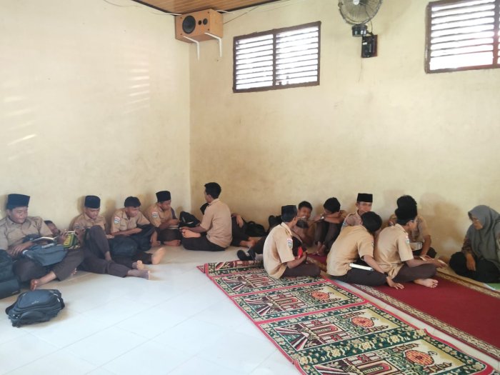 Cetak Generasi Qurani, Siswa-Siswi MTsN 2 Bungo Antusias Lanjutkan Setoran Hafalan Al-Quran