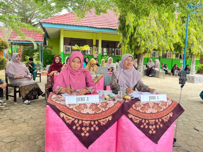 Ibu Yulisma dan Ibu Lina Jadi Juri Lomba Puisi di Ajang Porseka, Semarakkan Kreativitas Siswa Ibu Yulisma dan Ibu Lina Jadi Juri Lomba Puisi di Ajang Porseka, Semarakkan Kreativitas Siswa