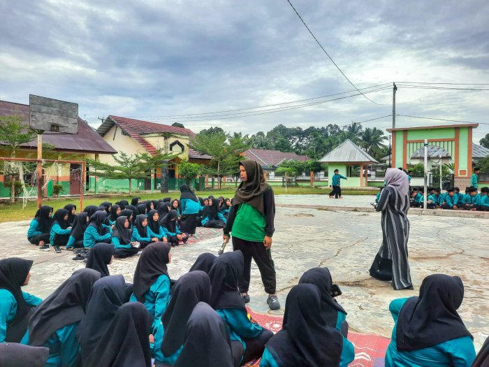 Siapkan Ruhani Pagi Madrasah, Guru Piket dan OSIM MTsN 1 Bungo Matangkan Persiapan Wirid Yasin Siapkan Ruhani Pagi Madrasah, Guru Piket dan OSIM MTsN 1 Bungo Matangkan Persiapan Wirid Yasin