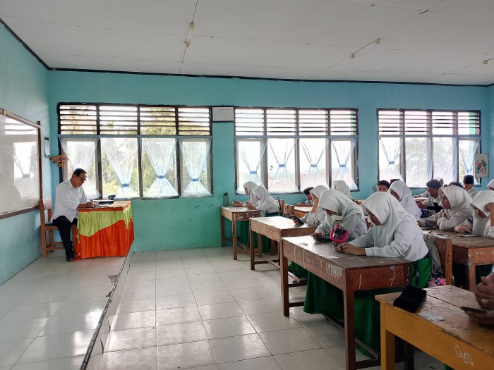 Hari Ke-4 Sumatif Akhir Semester Ganjil T.P.2025/2026 Minus Kendala Hari Ke-4 Sumatif Akhir Semester Ganjil T.P.2025/2026 Minus Kendala