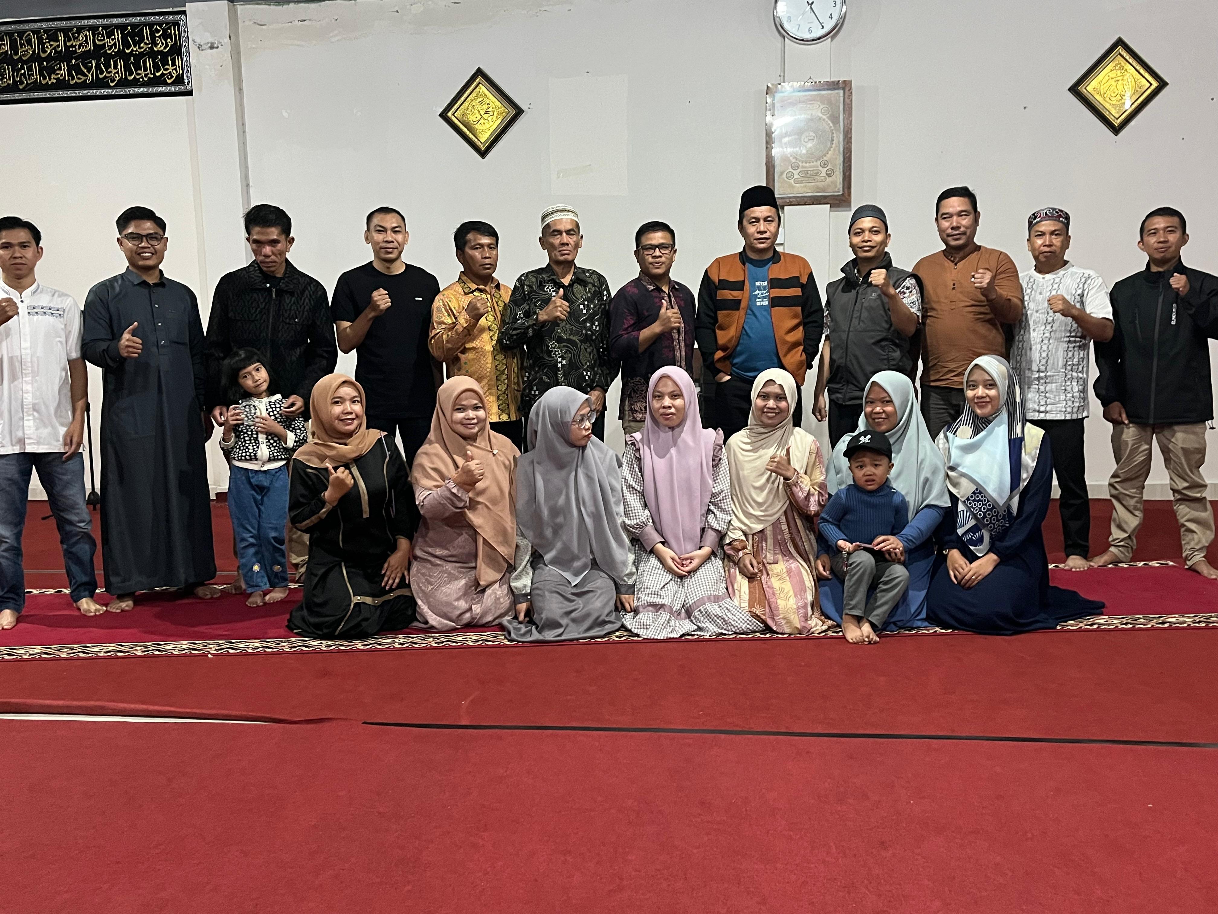 Civitas Tenaga Pendidik dan Kependidikan MAN 1 Kerinci Gelar Buka Bersama, Pererat Silaturahmi di Bulan Ramadhan Civitas Tenaga Pendidik dan Kependidikan MAN 1 Kerinci Gelar Buka Bersama, Pererat Silaturahmi di Bulan Ramadhan